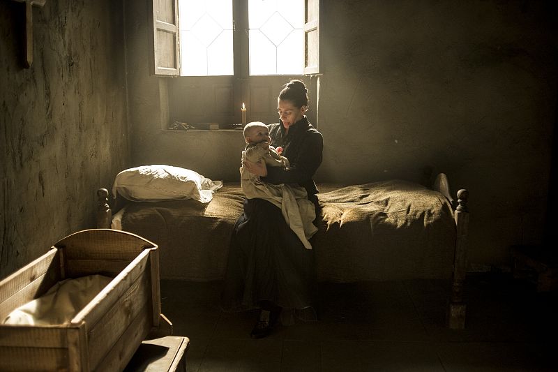 Soledad da el pecho al bebé de la Marquesa