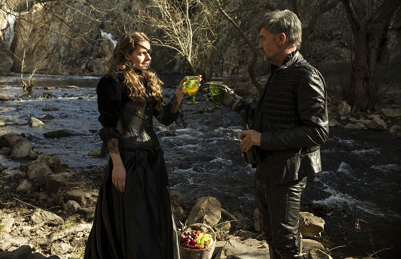 El brindis del Comisario y la Marquesa