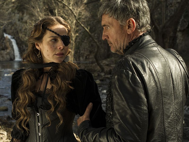 El Comisario intenta ayudar a la Marquesa