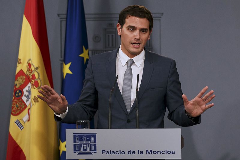 Albert Rivera ha dicho en rueda de prensa que pone a su partido a disposición del Gobierno para hacer frente al desafío secesionista en Cataluña.