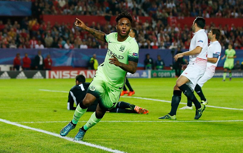 Sterling inauguró el luminoso en el Sánchez Pizjuán