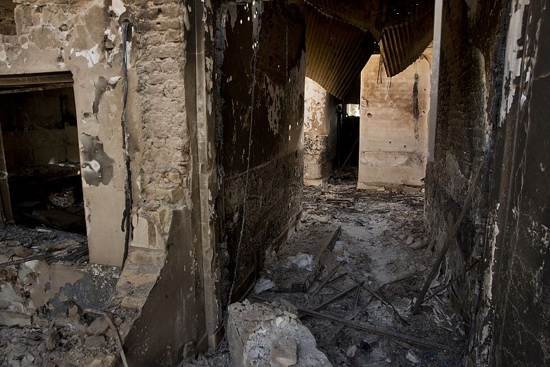 Interior del pabellón de traumatología, tras el incendio que provocó el ataque de EE.UU.