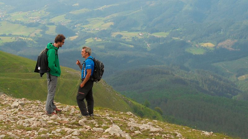 Con Kepa de camino a  las campas de Urbia,  a más de 1000 m.