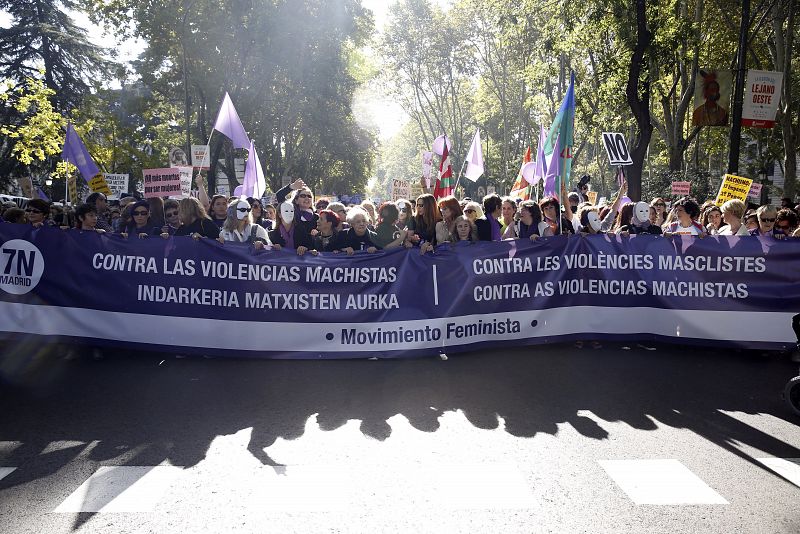 ARRANCA LA MULTITUDINARIA MARCHA CONTRA LAS VIOLENCIAS MACHISTAS EN MADRID