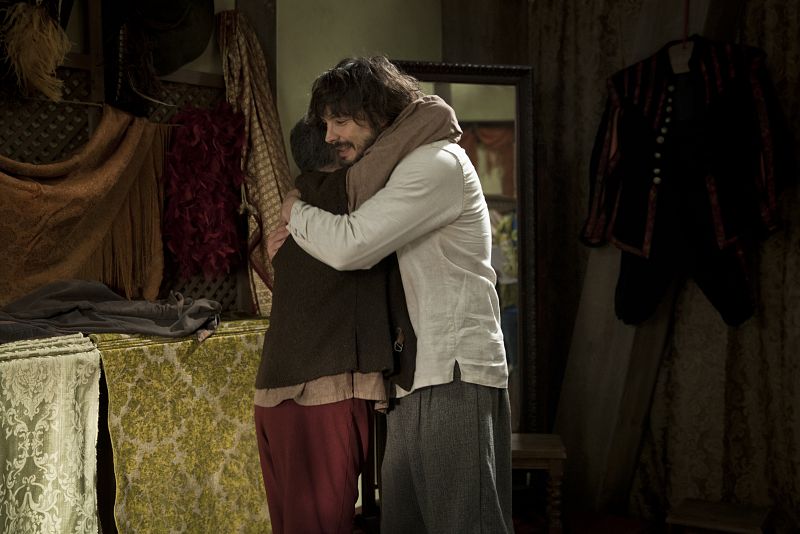 Sátur, encantado con la inminente  boda de su amo