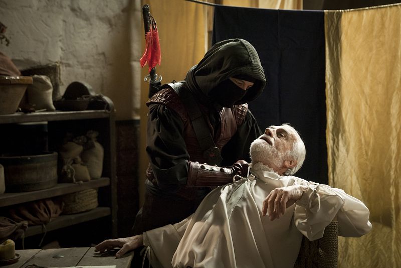 Águila Roja amenaza al sastre