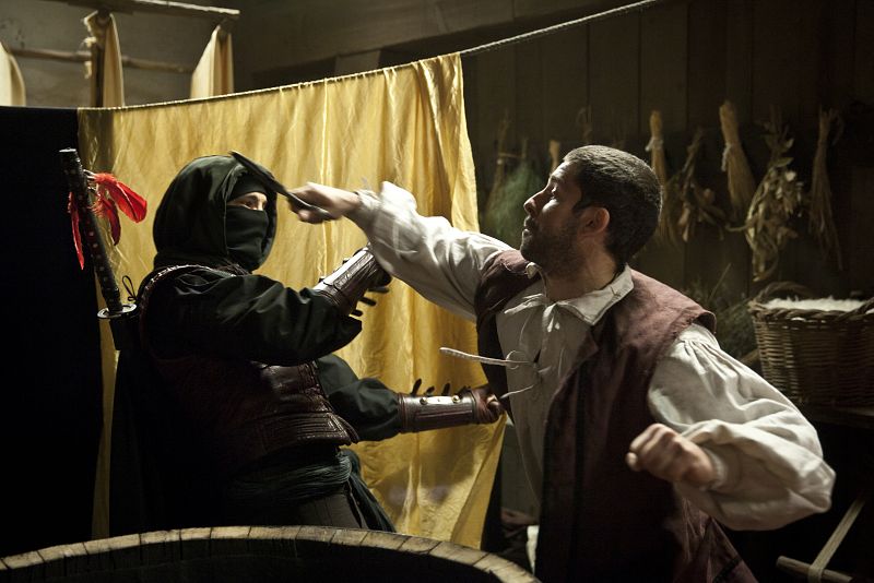 El héroe de la Villa pelea en la sastrería