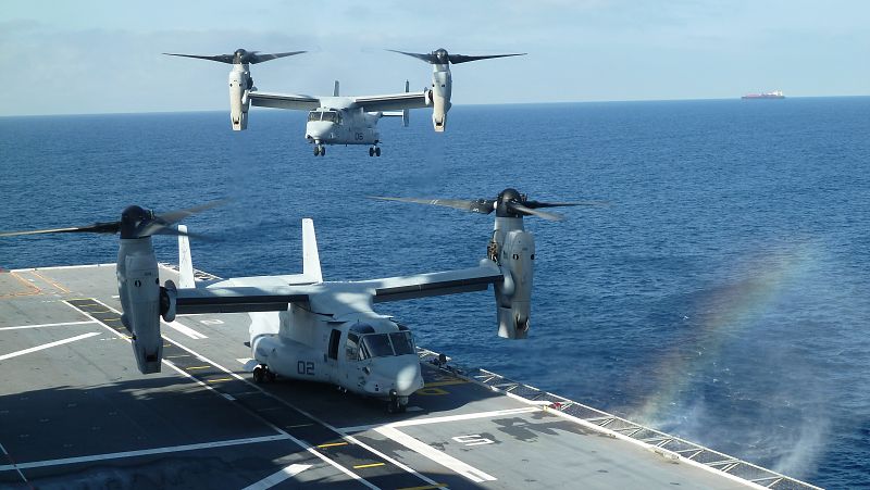 Los ospreys de EEUU aterrizando en el Buque Juan Carlos I