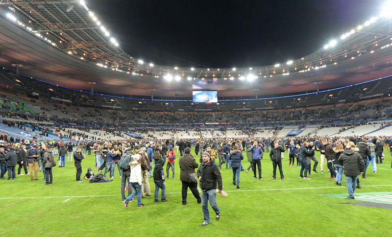 El presidente francés, Francçois Hollande, ha sido evacuado del estadio tras los atentados