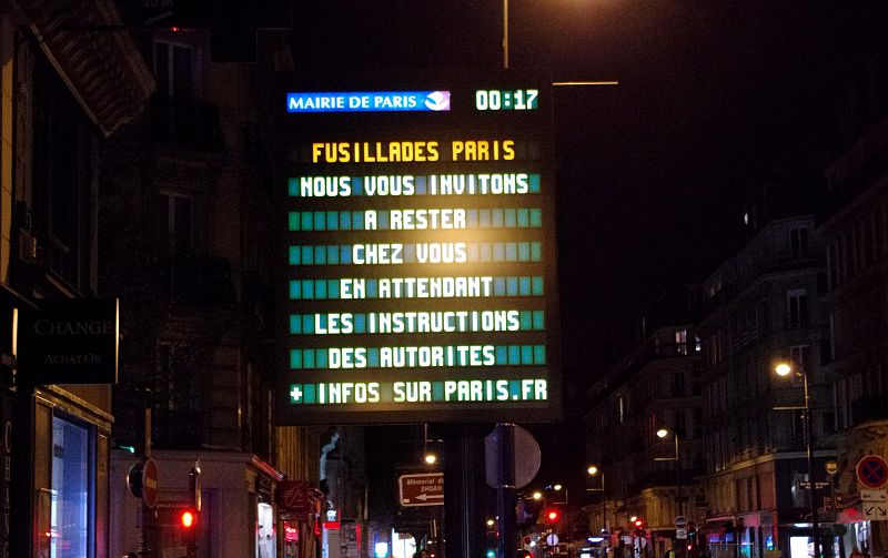 Uno de los mensajes con los que la alcaldía de París ha pedido a los ciudadanos que permanecieran en sus casas