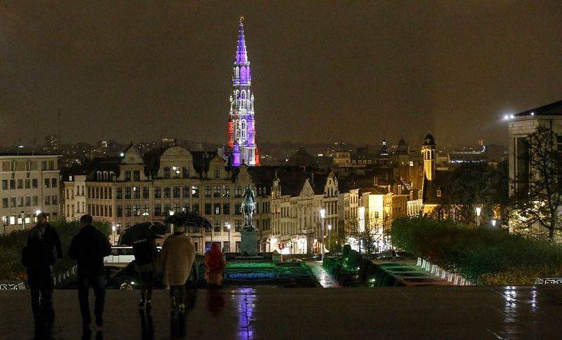 La Torre de Bruselas se ilumina en honor a Francia y sus víctimas