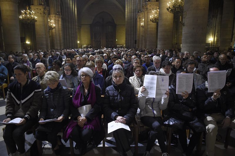 Misa en Notre Dame por las víctimas