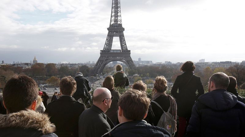 El símbolo de la ciudad, la Torre Eiffel, ha sido también punto de referencia para las concentraciones silenciosas.