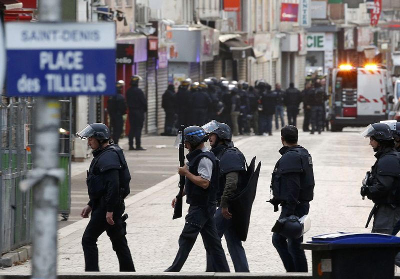La Fiscalía francesa confirma una mujer muerta y 5 detenidos en Saint Denis