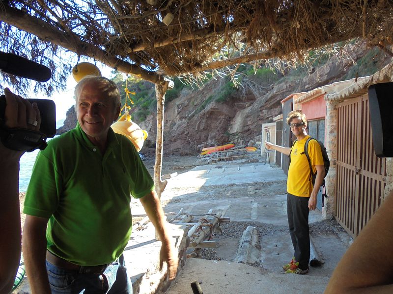 Jordi, un pescador, nos indica el camino
