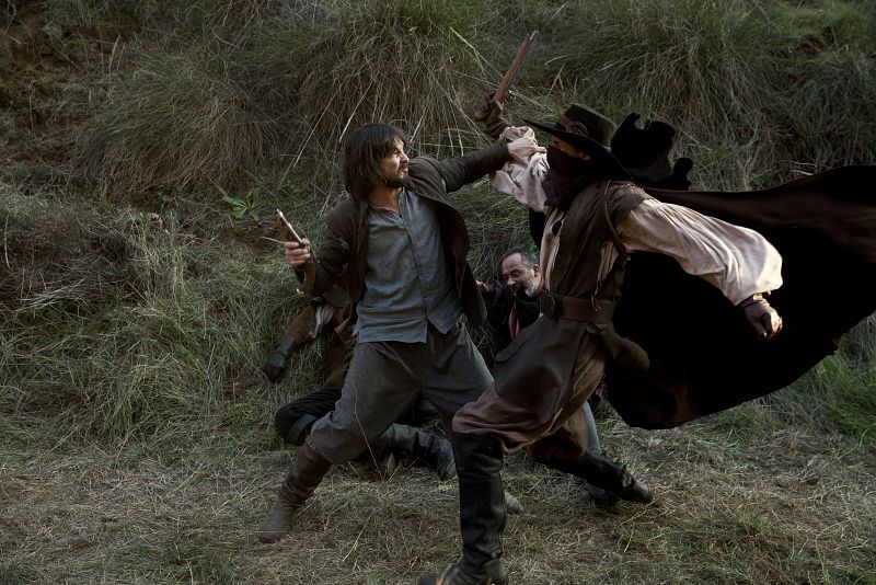 Gonzalo lucha contra sus atacantes