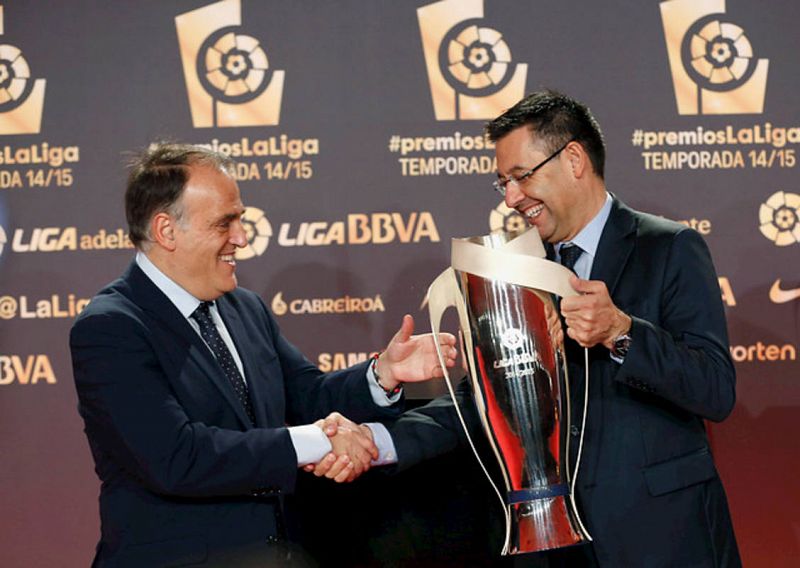 Bartomeu recibe en premio al campeón de la Liga 14/15