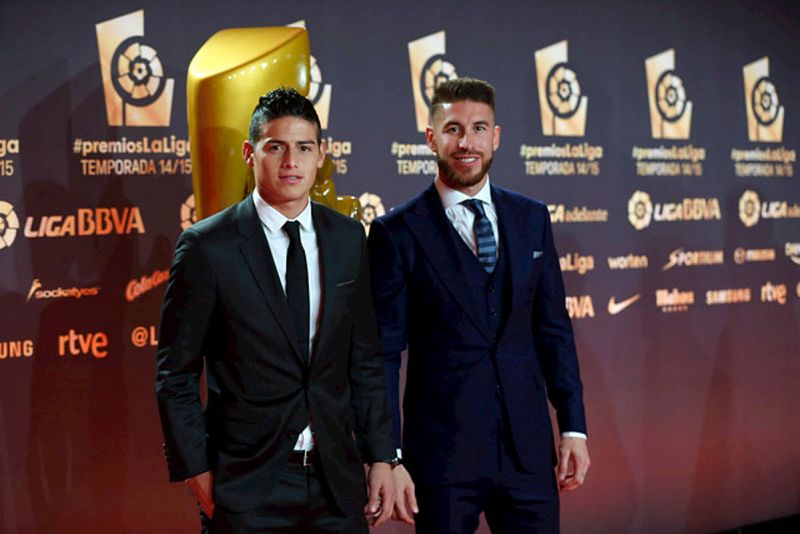 James y Sergio Ramos durante la gala