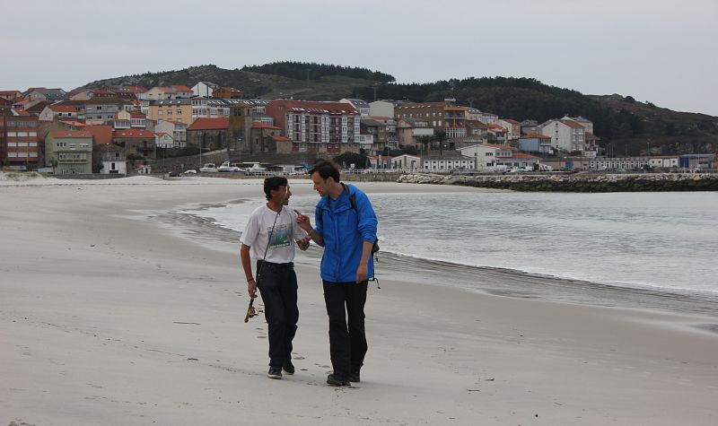 En la playa de Laxe, aprendiendo a pescar