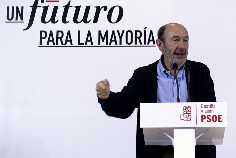 El exsecretario general del PSOE, Alfredo Pérez Rubalcaba, durante el acto de inicio de campaña que los socialistas en Valladolid.