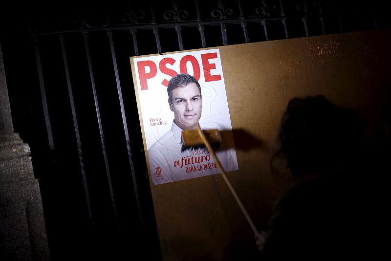 La imagen del candidato socialista, Pedro Sánchez, en el cartel de campaña.