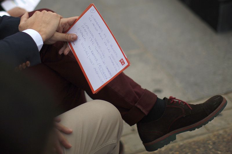 Las notas del líder de C's, Albert Rivera, en un mitin en Cádiz.
