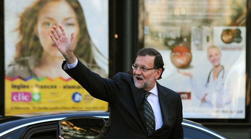 El candidato del PP, Mariano Rajoy, llega a Sevilla para hacer campaña.