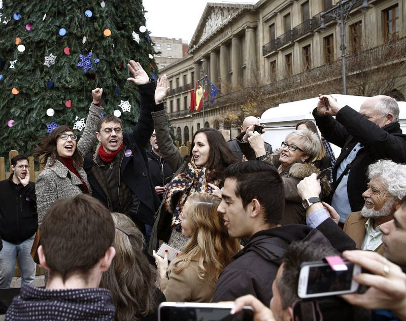 Juan Carlos Monedero, exnúmero tres de Podemos, haciendo campaña en Pamplona.