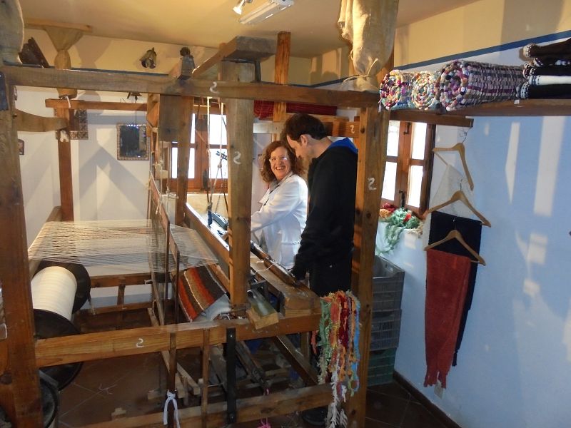 Aprendiendo a tejer jarapas con Ana, en Bubión