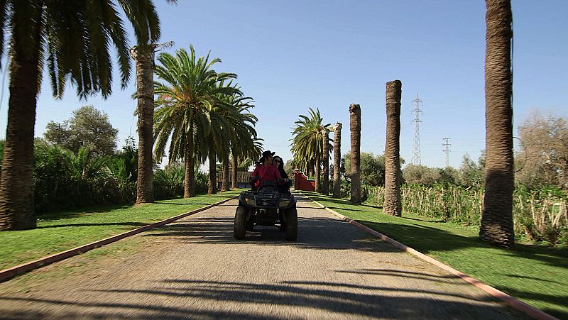 Alaska y Mario llegan a la finca de Bertín