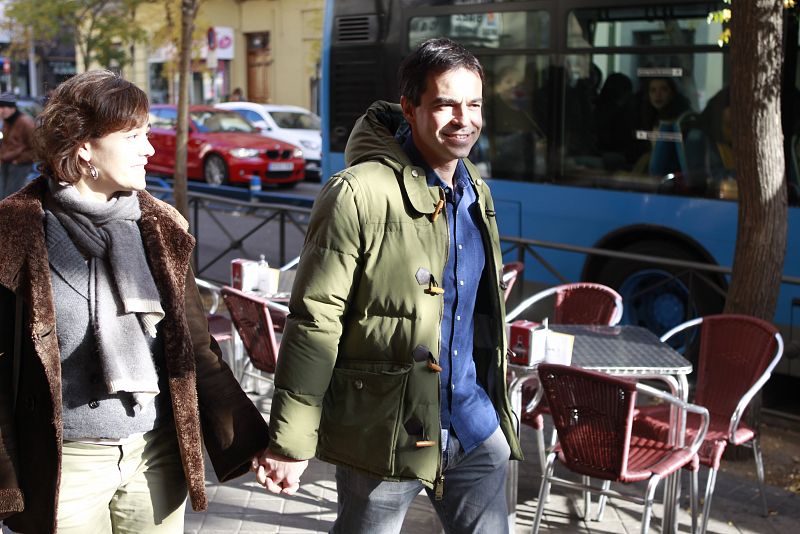 El líder de UPyD toma unas cañas con su mujer