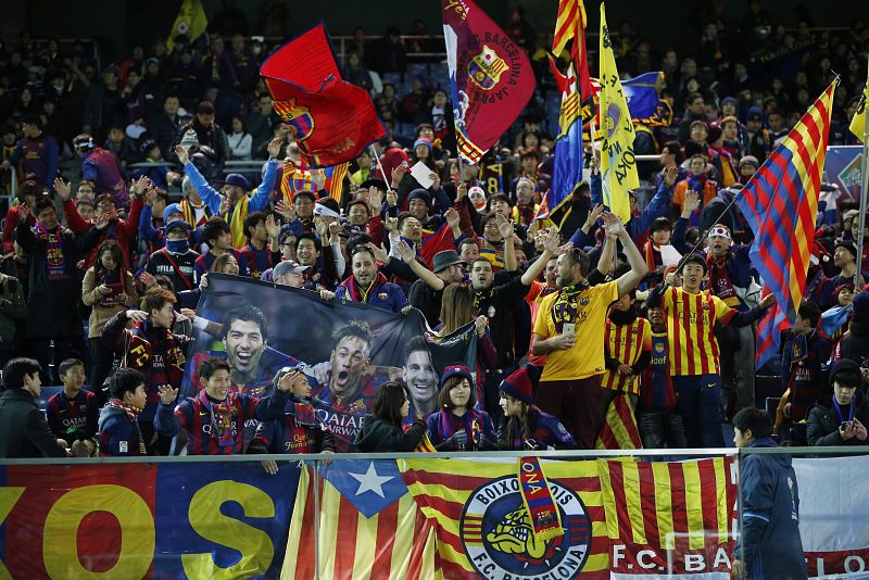 Seguidores del equipo culé en Yokohama.