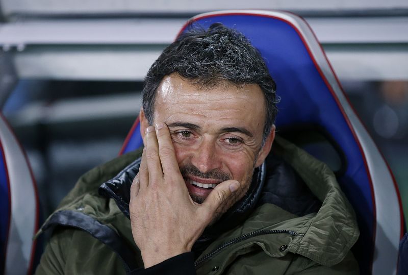 Luis Enrique en el banquillo durante la final ante River.