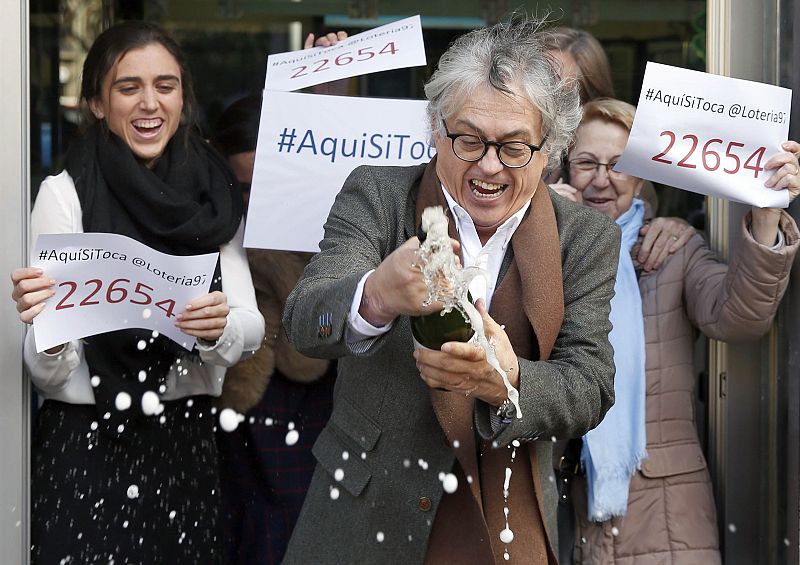 El primer premio de la lotería del Niño ha estado muy repartido