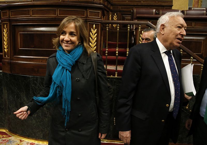 García Margallo se cruza con Tania Sánchez en el hemiciclo