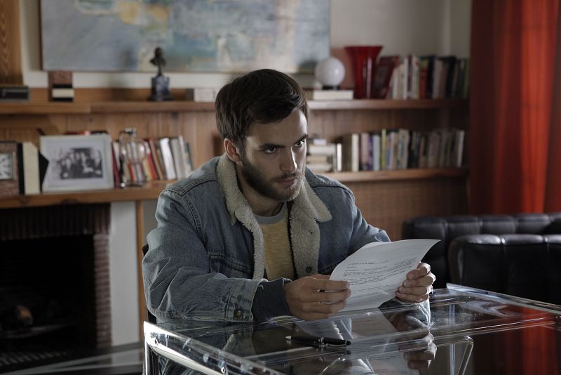 Carlos se traga el orgullo