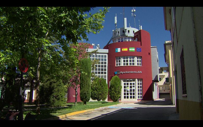 La tecnológica fachada del Ayuntamiento de Jun