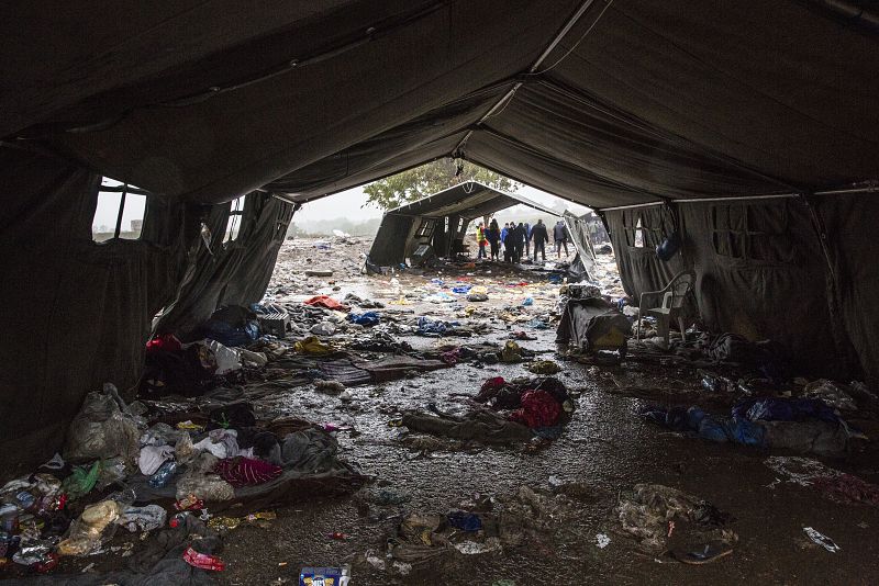 Migrantes intentando atravesar la frontera serbocroata