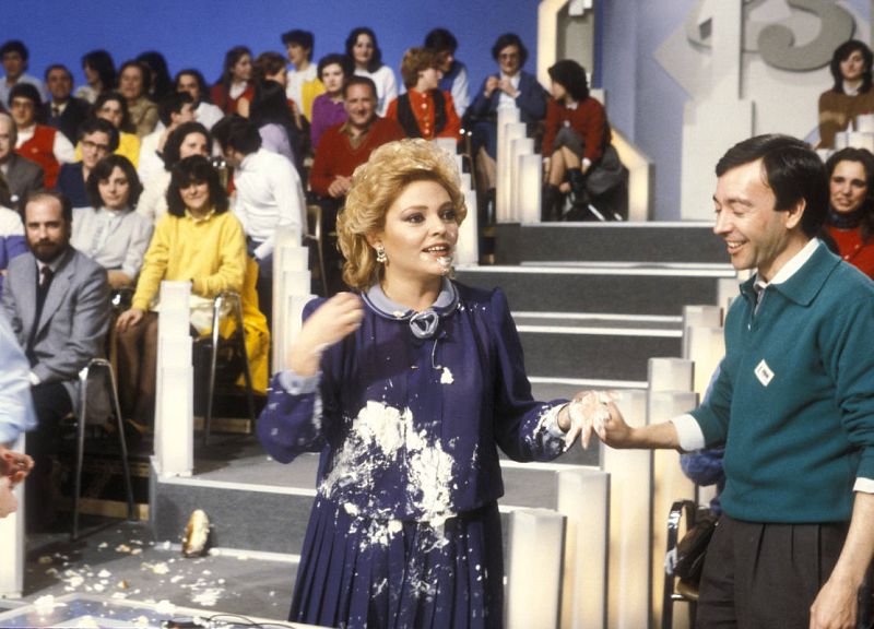  Un, dos, tres - El tartazo a Mayra Gómez Kemp