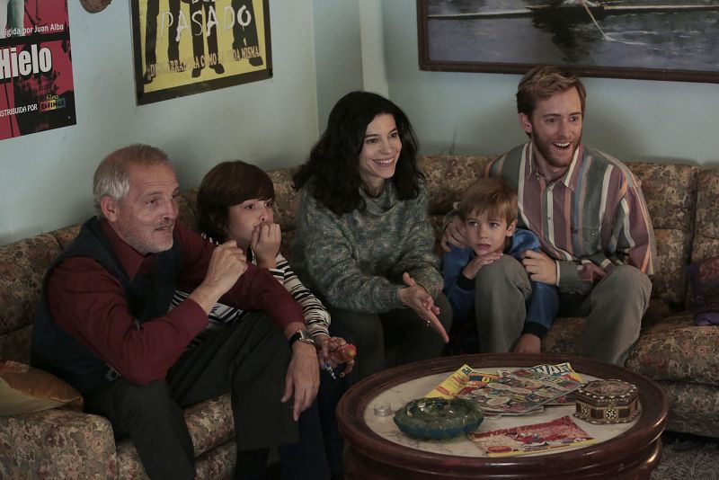 Todos pegados a la tele