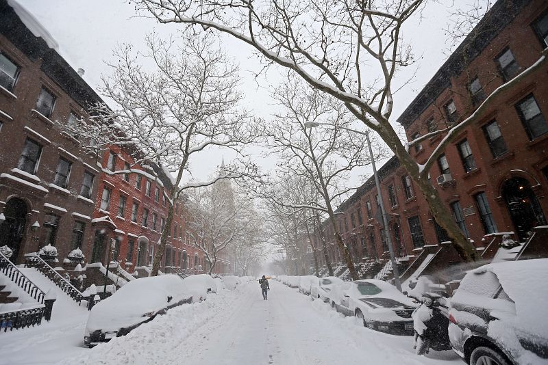 Huge Snow Storm Slams Into Mid Atlantic States