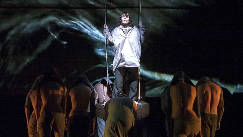 'Éxodo' no solo se trata de ver las dificultades que atraviesan los protagonistas, también de abrir interrogantes en el espectador.