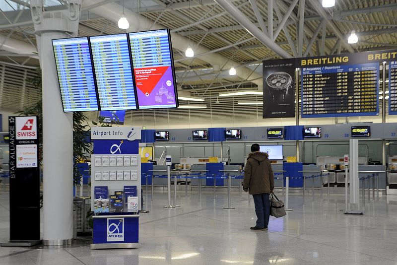 El aeropuerto Eleftherios Venizelos de Atenas, casi vacio