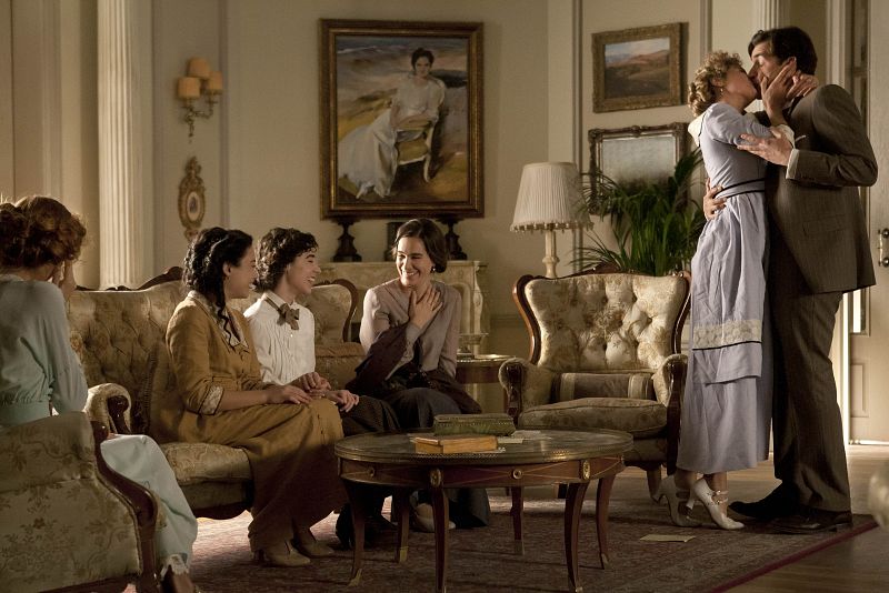 Seis Hermanas - Diana besa a Salvador