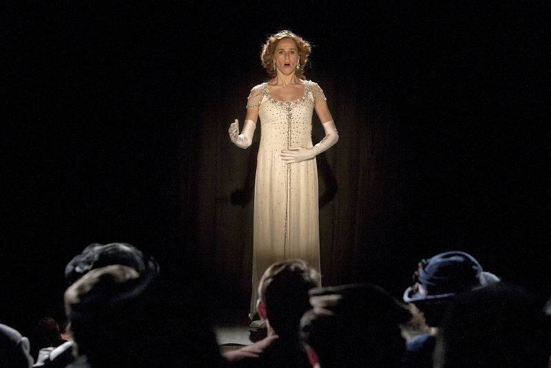 Seis Hermanas - Francisca canta en el escenario