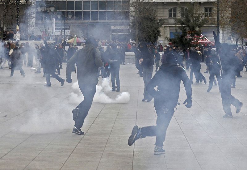 La policía ha respondido con gases lacrimógenos