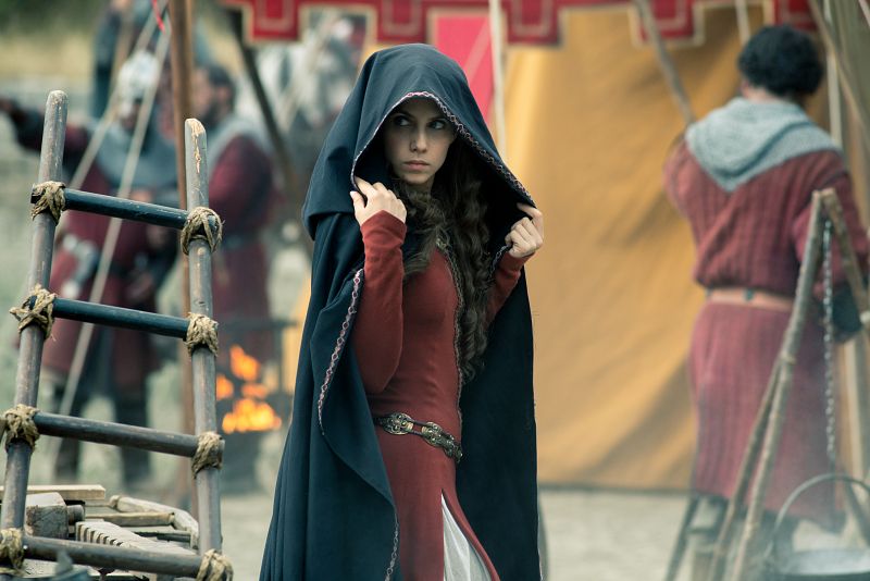 Amelia intenta descubrir lo que esconde El Cid en su tienda