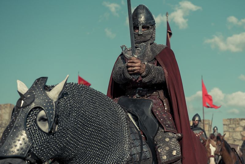 Alonso lucha en la batalla con las armas de El Cid y su espada, la Tizona