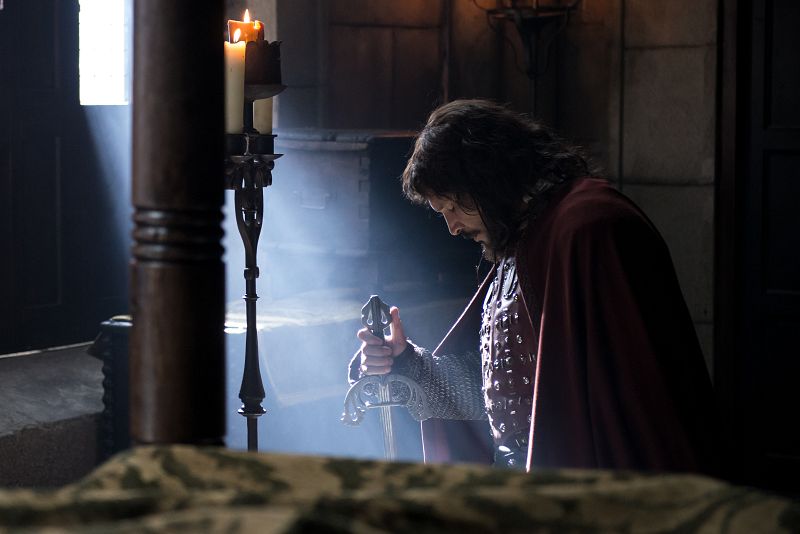 El Cid Campeador reza antes de salir a batallar, aunque el destino le depara una sorpresa