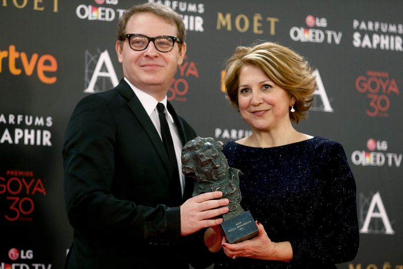 La productora Ester García tras recibir el Goya a la mejor película iberoamericana por "El Clan"